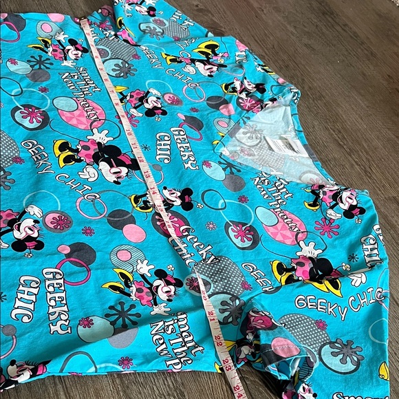 Disney Minnie Mouse L scrub top - Picture 4 of 8